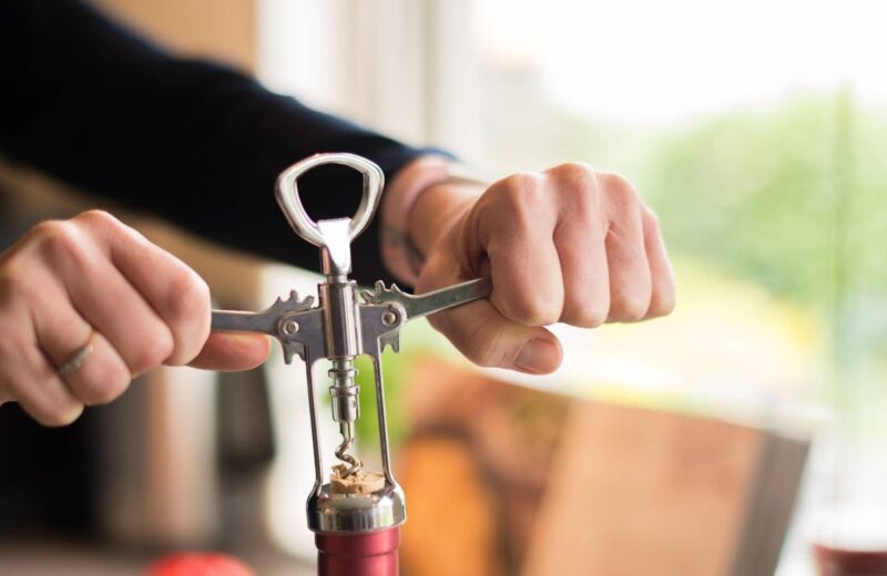 outil pour ouvrir une bouteille de vin