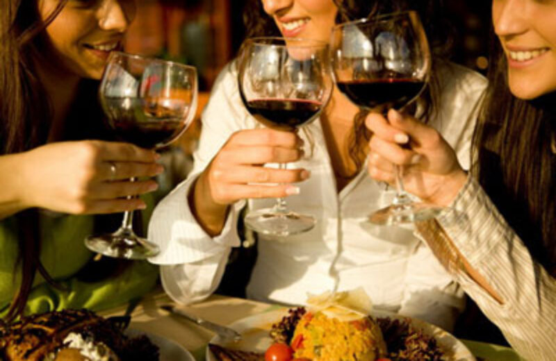 wine-tasting-with-friends